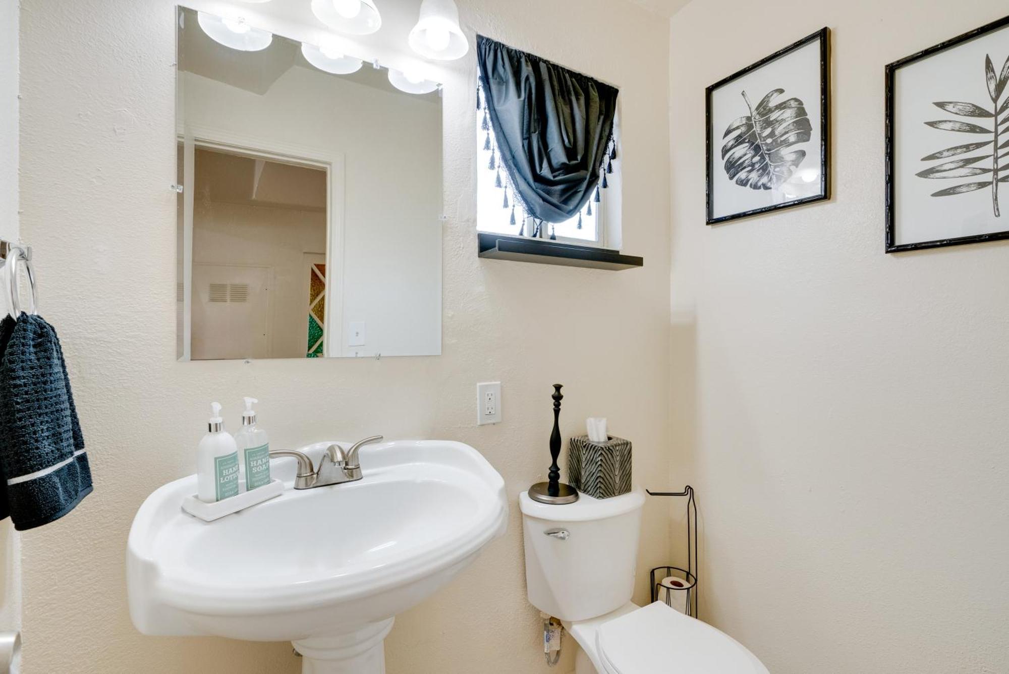 Breezy Fresno Home - Near Airport And Downtown Экстерьер фото